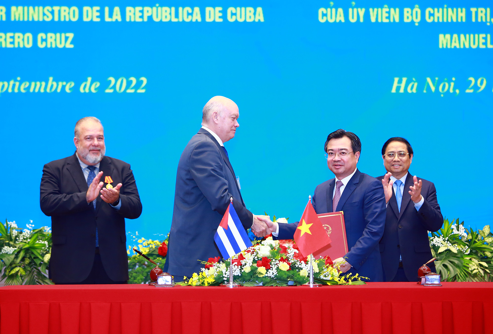 Thủ tướng: Việt Nam ủng hộ nhân dân Cuba 5.000 tấn gạo