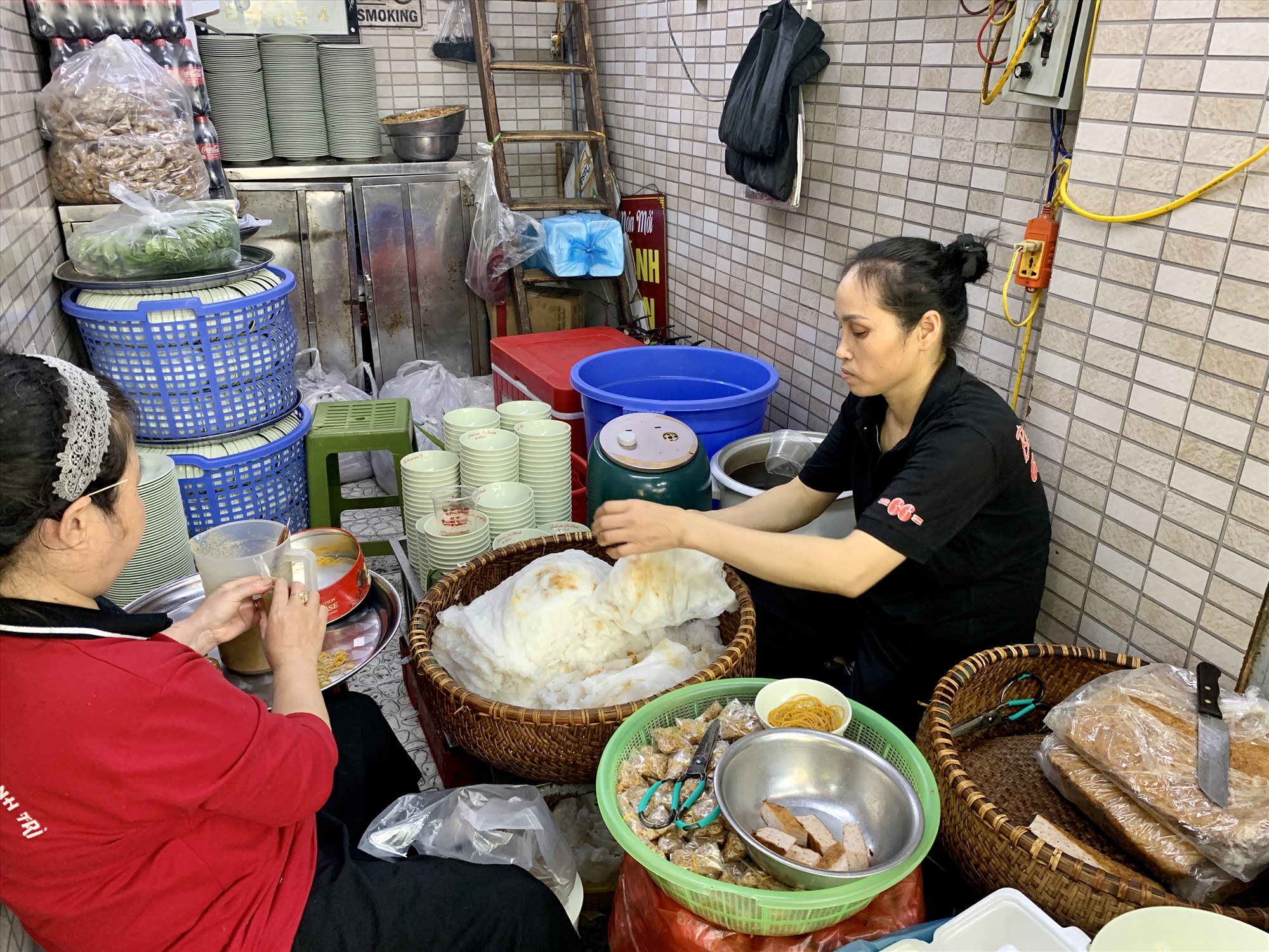 Quán bánh cuốn Thanh Trì kèm cà cuống bán hơn nghìn suất mỗi ngày ở Hà Nội