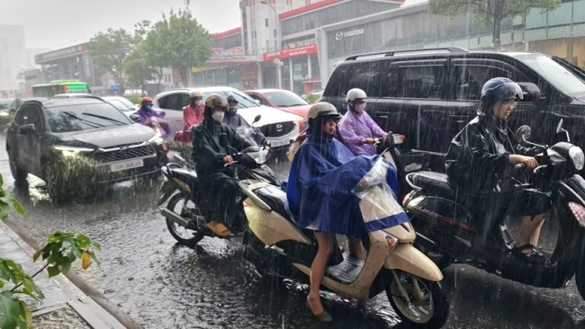 Dự báo thời tiết ngày 16/9/2023: Hà Nội mưa rào, có thể xuất hiện lốc sét