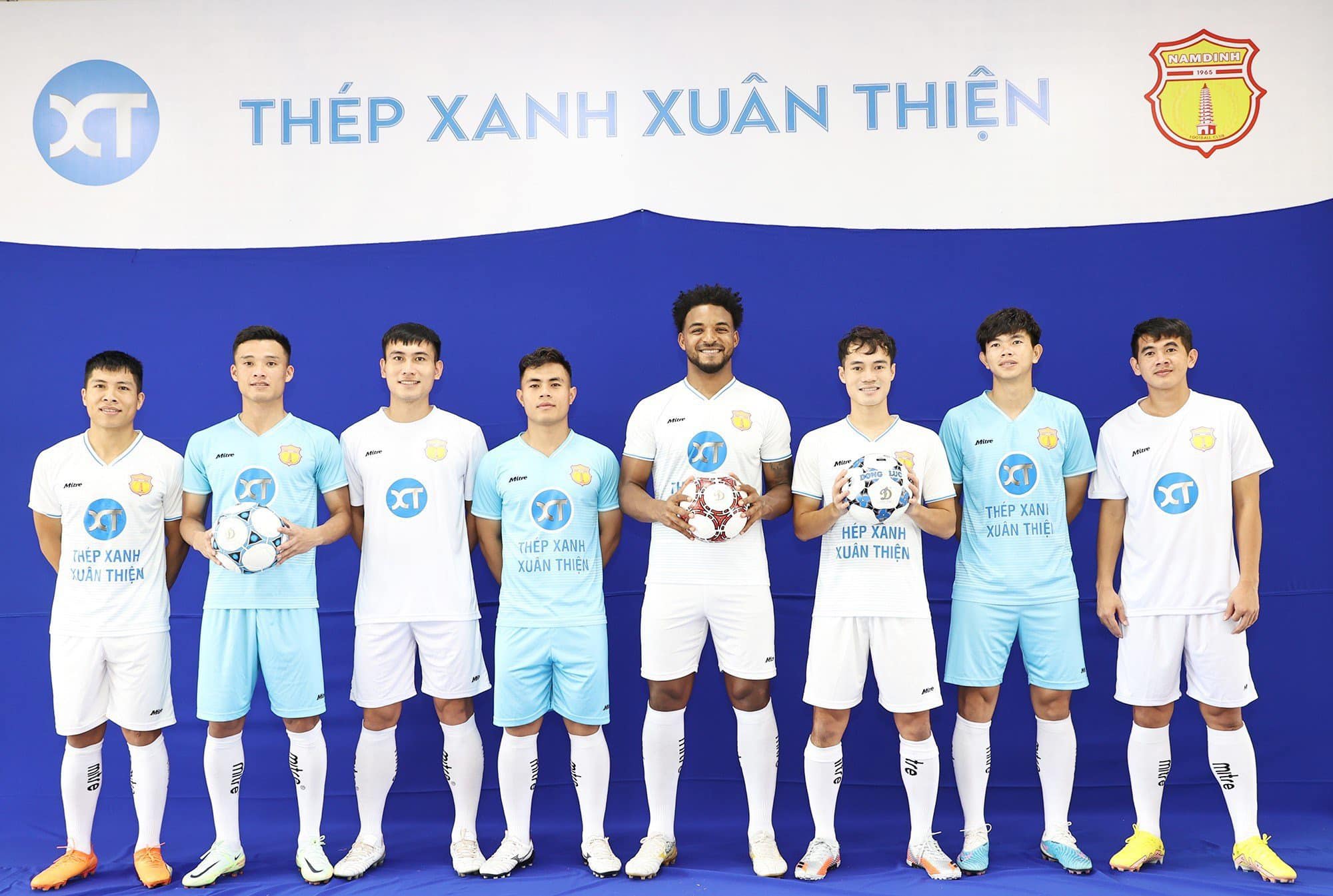 CLB Nam Định mua hàng loạt tân binh "khủng", Văn Toàn nhận lương cao chót vót