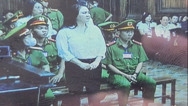 Hình ảnh bị cáo Nguyễn Phương Hằng tại phiên tòa