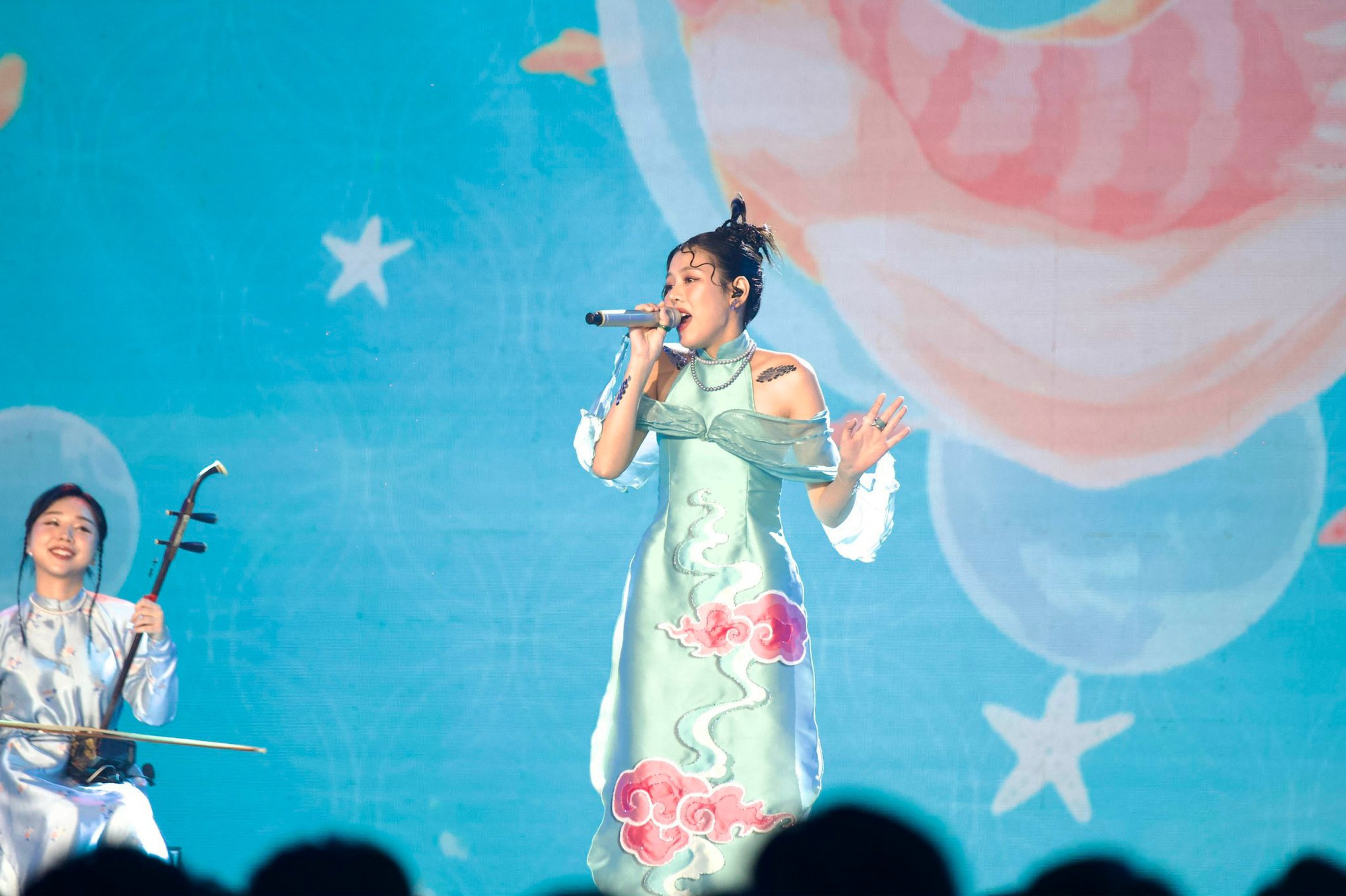 Hát nhạc Hồ Hoài Anh, thí sinh "Vietnam Idol" khiến Mỹ Tâm và Huy Tuấn tranh luận