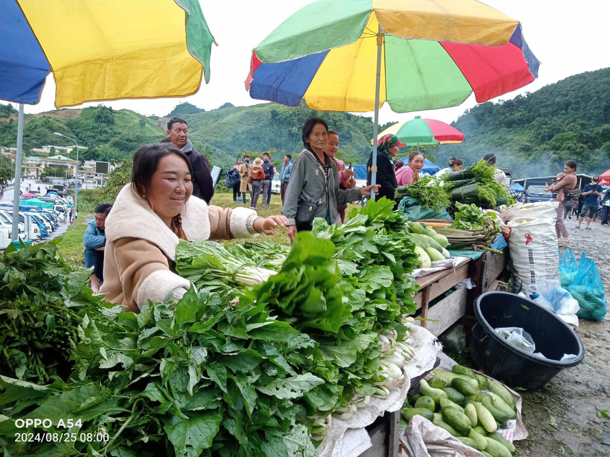 Lên chợ phiên nơi biên cương Nậm Cắn