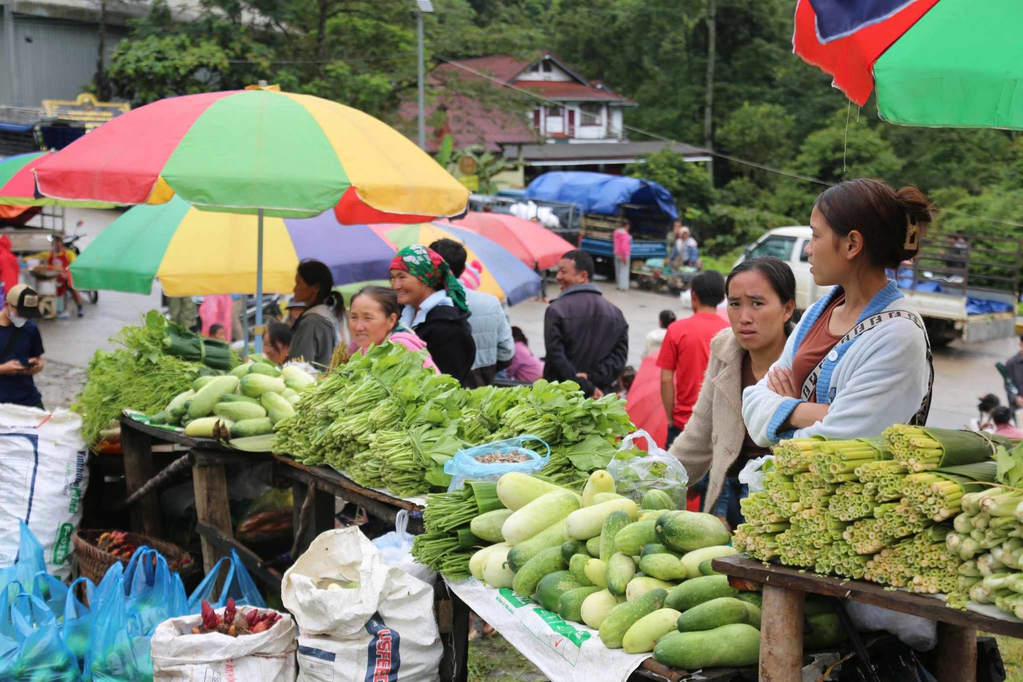 Lên chợ phiên nơi biên cương Nậm Cắn