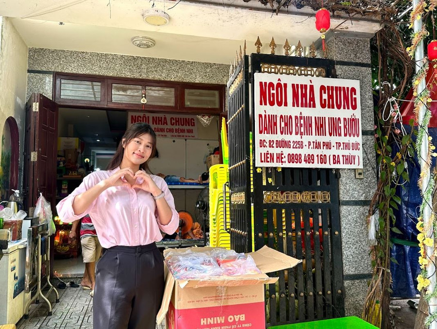 Hoa hậu Thiên Ân mang Trung thu sớm đến với bệnh nhi ung bướu