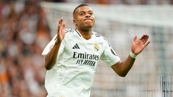 Kylian Mbappe đối xử phũ phàng với PSG