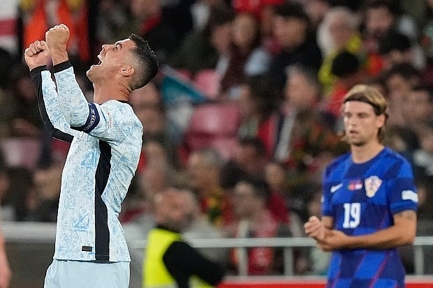 Ronaldo bật khóc vì làm nên điều không ai có thể