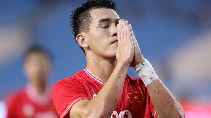 Tiến Linh vượt mặt danh thủ Nguyễn Hồng Sơn