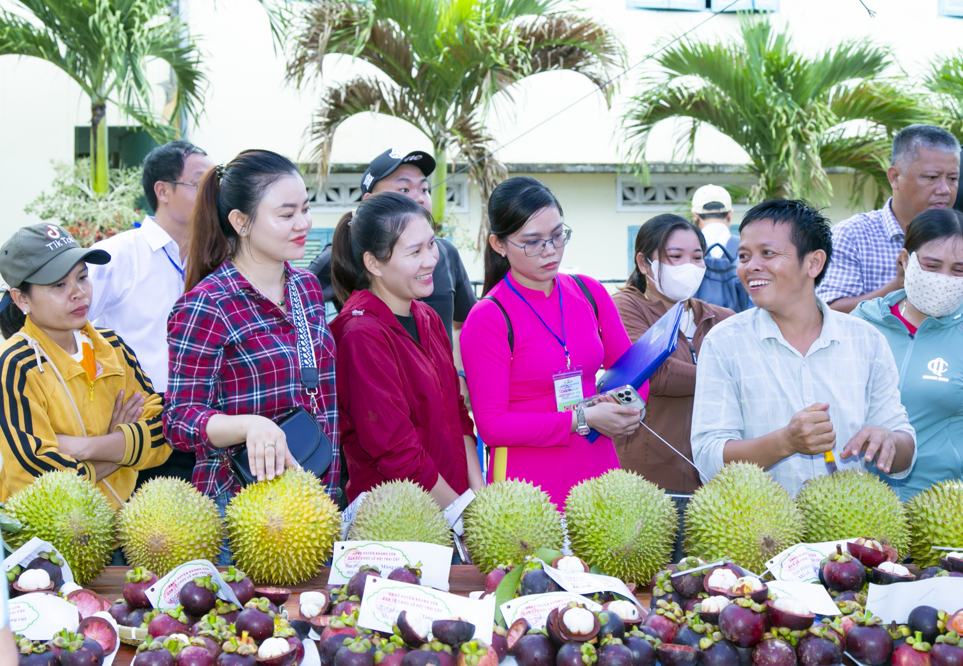 Sầu riêng mang về doanh thu cho nông dân hơn 1.200 tỷ đồng.