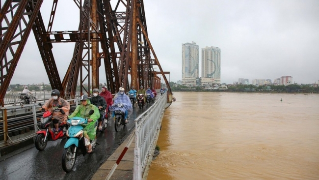 Tiếp tục cảnh báo nguy cơ ngập sâu ven sông Hồng Hà Nội