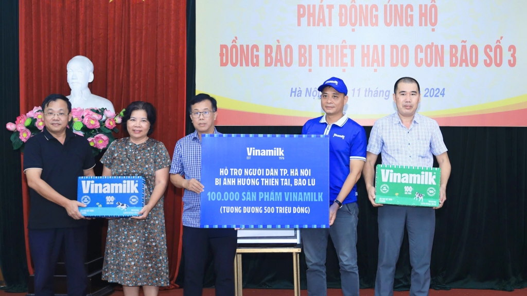 Vinamilk hỗ trợ gần 3 tỷ đồng sản phẩm dinh dưỡng thiết yếu cho người dân miền Bắc