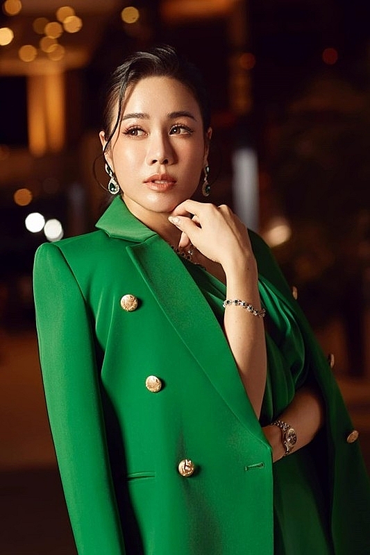 Chân dung mỹ nhân Việt vừa làm rõ 1,3 tỷ tiền ủng hộ Chân dung mỹ nhân Việt vừa làm rõ 1,3 tỷ tiền ủng hộ