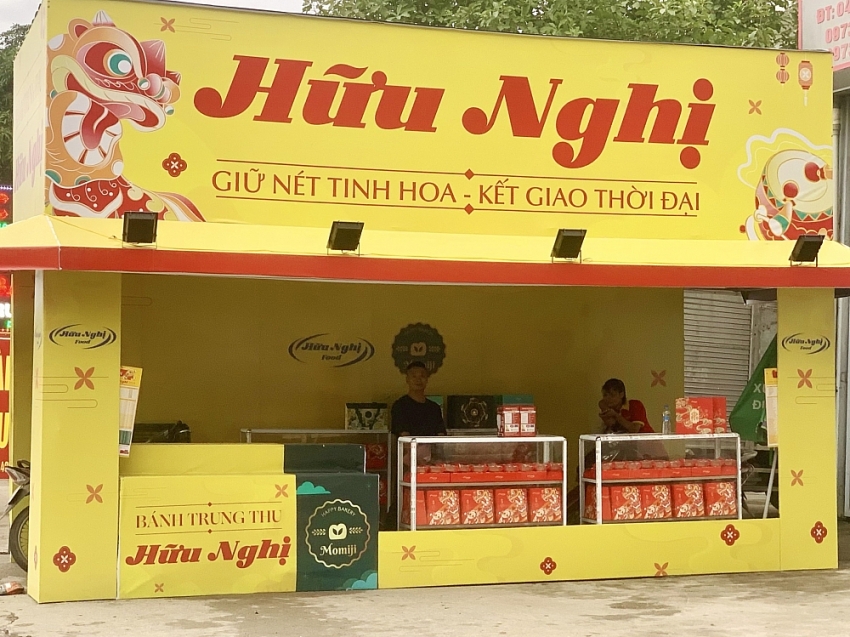 Quầy bánh trung thu vắng khách đến mua ngày rằm tháng 8