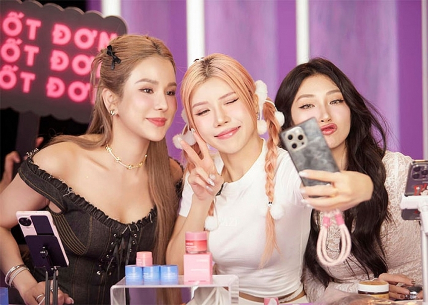 Cuộc sống của Diệp Lâm Anh sau khi ly hôn chồng thiếu gia Cuộc sống của Diệp Lâm Anh sau khi ly hôn chồng thiếu gia