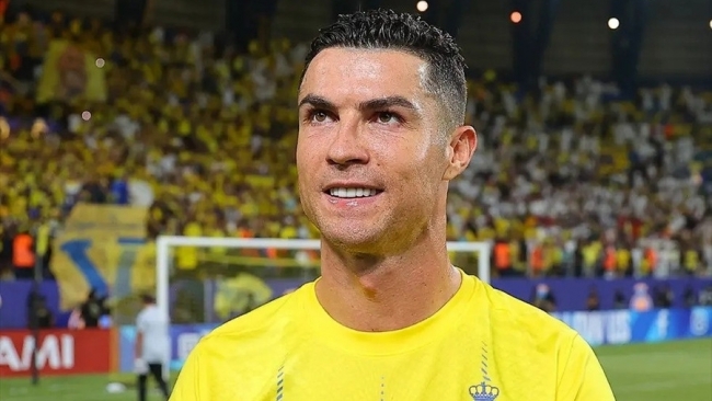 Ronaldo 'đối đầu' Real Madrid