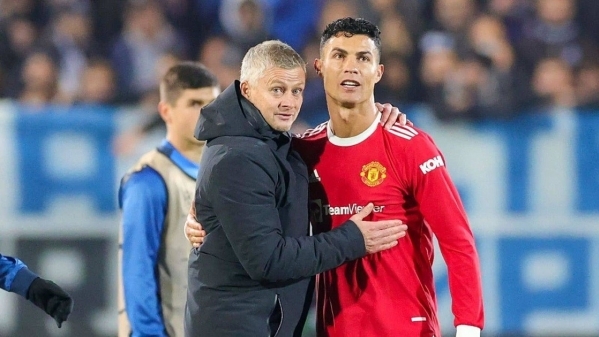 HLV Ole Gunnar Solskjaer tiết lộ lý do thực sự MU mua Ronaldo