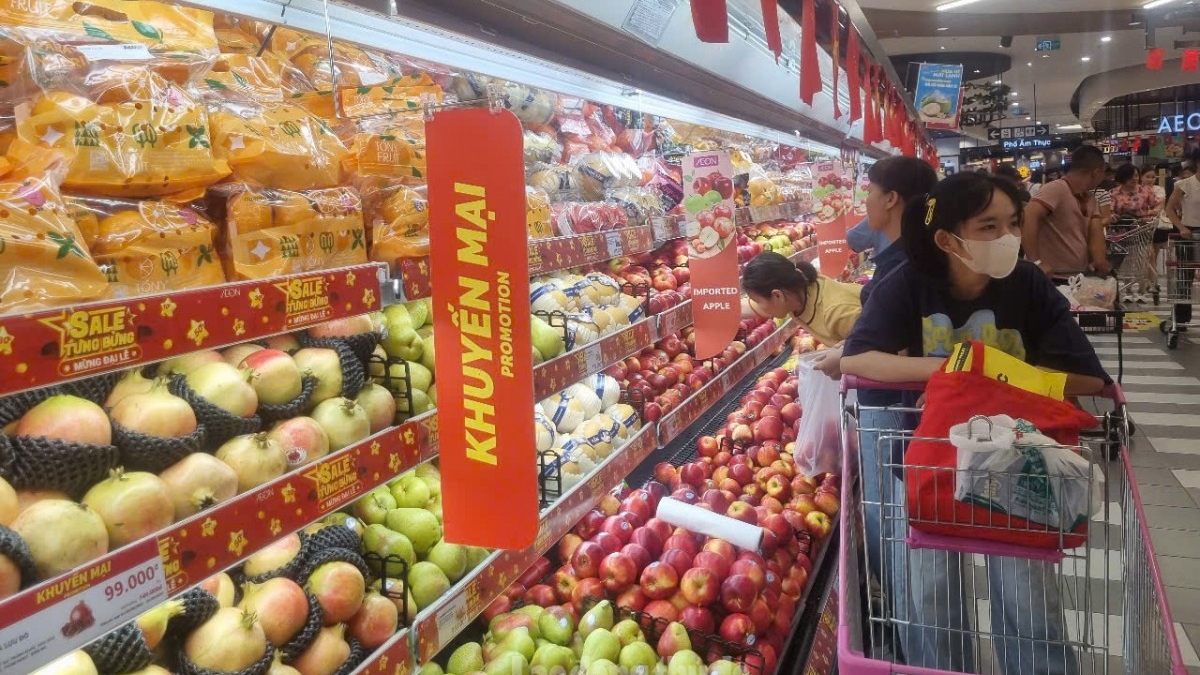 Siêu thị, trung tâm thương mại tung khuyến mãi lớn, bảo đảm hàng hóa phục vụ Đại lễ A80