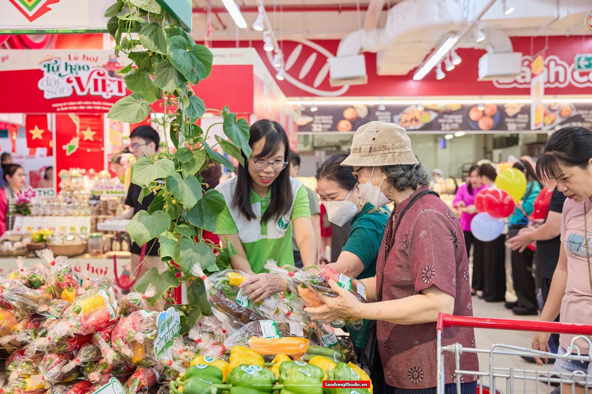 Siêu thị, trung tâm thương mại tung khuyến mãi lớn, bảo đảm hàng hóa phục vụ Đại lễ A80