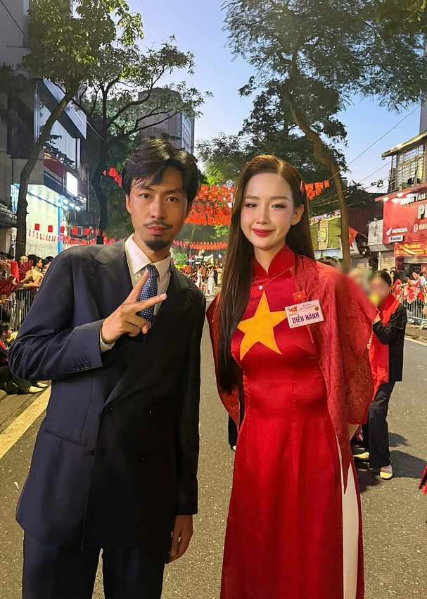 Mỹ Tâm diện áo dài hát ở Quảng trường Ba Đình trong đại lễ
