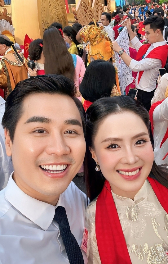 Mỹ Tâm diện áo dài hát ở Quảng trường Ba Đình trong đại lễ