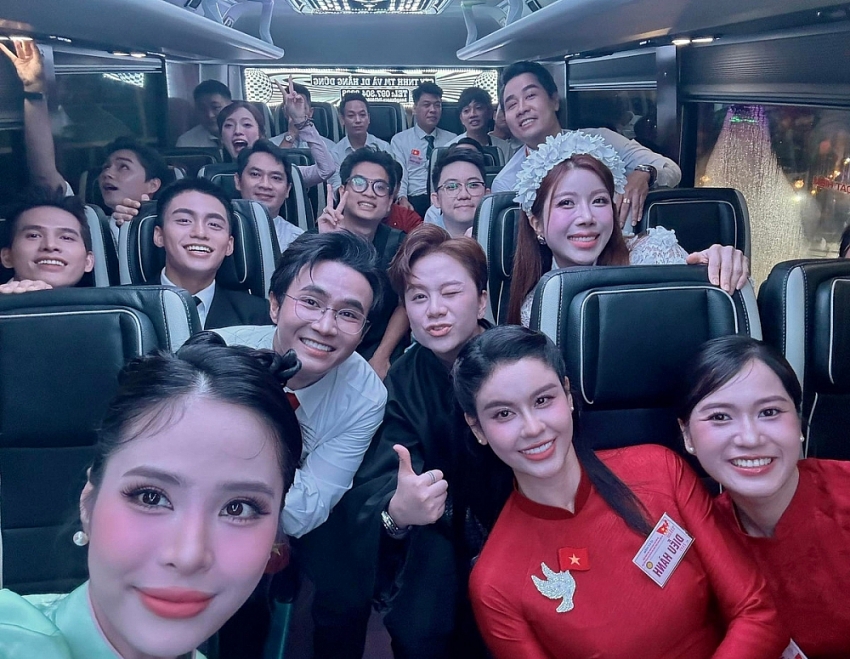 Mỹ Tâm diện áo dài hát ở Quảng trường Ba Đình trong đại lễ