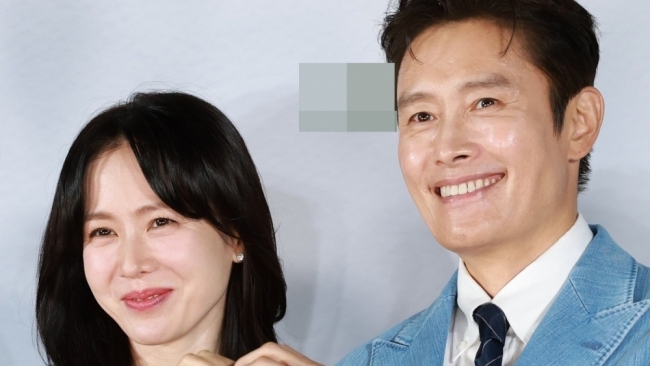 “Chồng màn ảnh” của Son Ye Jin giàu sụ, hôn nhân viên mãn