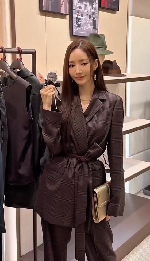 Nhan sắc 'đóng băng' của Park Min Young, diện mạo làm say lòng người