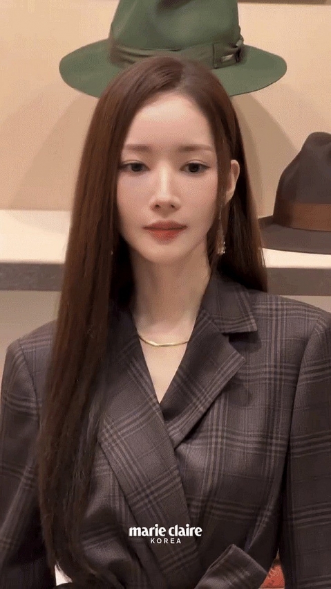 Nhan sắc 'đóng băng' của Park Min Young, diện mạo làm say lòng người