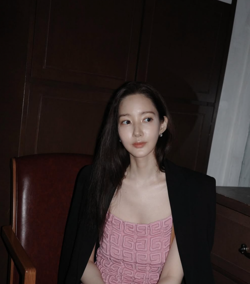 Nhan sắc 'đóng băng' của Park Min Young, diện mạo làm say lòng người