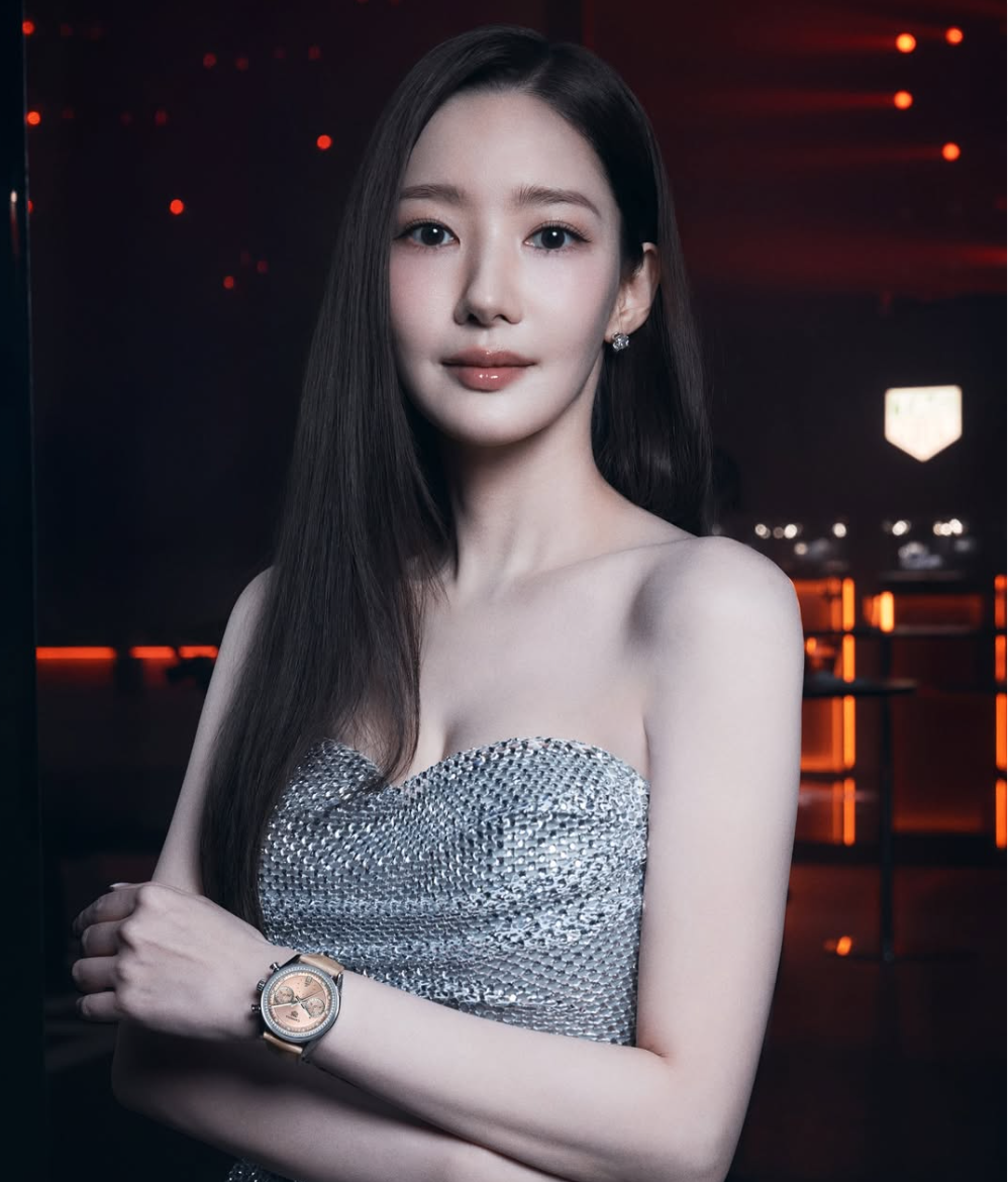 Nhan sắc 'đóng băng' của Park Min Young, diện mạo làm say lòng người