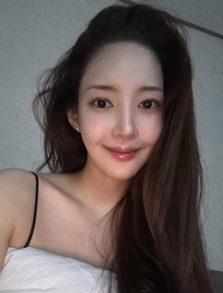Nhan sắc 'đóng băng' của Park Min Young, diện mạo làm say lòng người