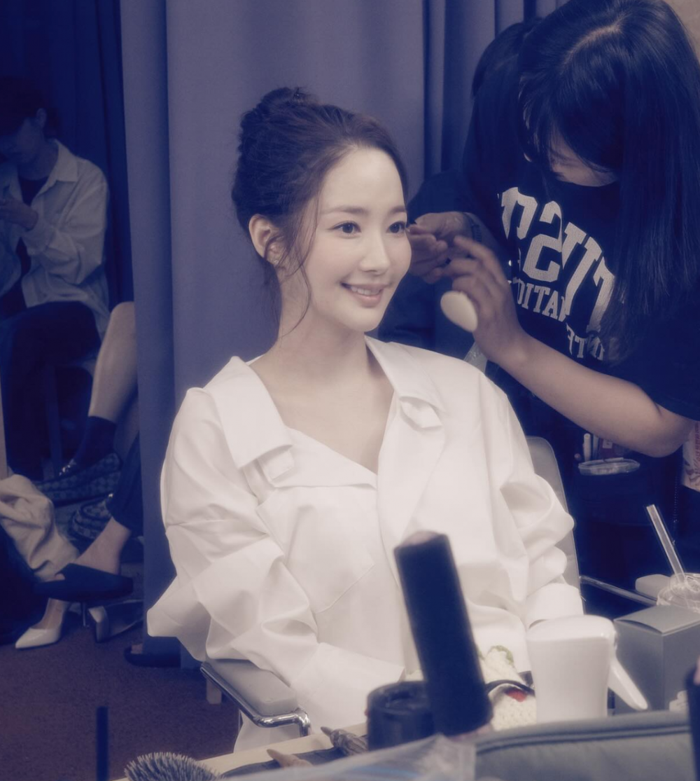 Nhan sắc 'đóng băng' của Park Min Young, diện mạo làm say lòng người