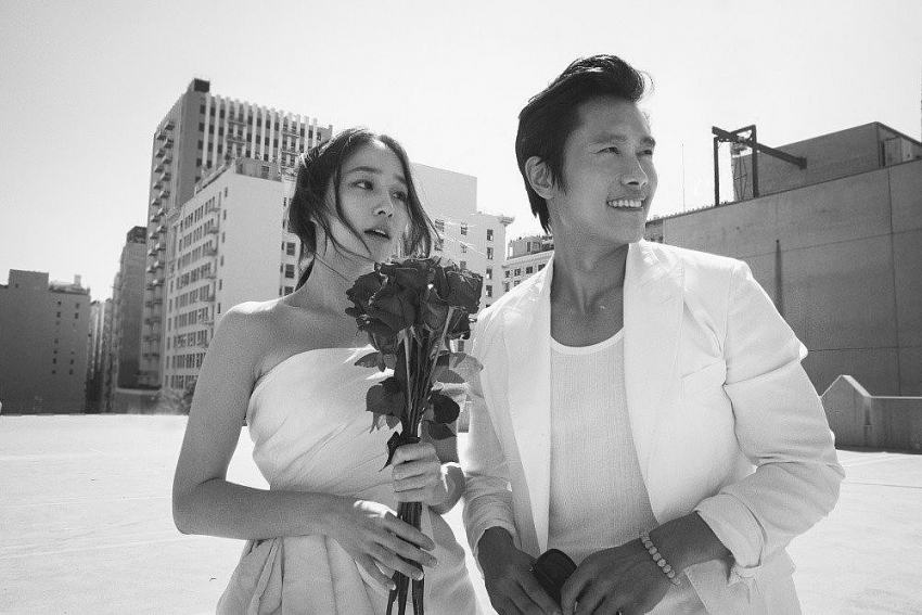 “Chồng màn ảnh” của Son Ye Jin giàu sụ, hôn nhân viên mãn