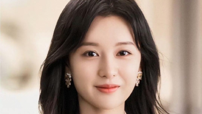Kim Ji Won U35 vẫn gây sốt với nhan sắc trong trẻo và làn da đẹp mê hồn