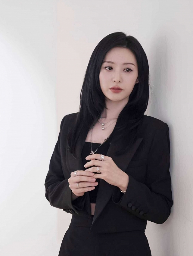 Kim Ji Won U35 vẫn gây sốt với nhan sắc trong trẻo và làn da đẹp mê hồn