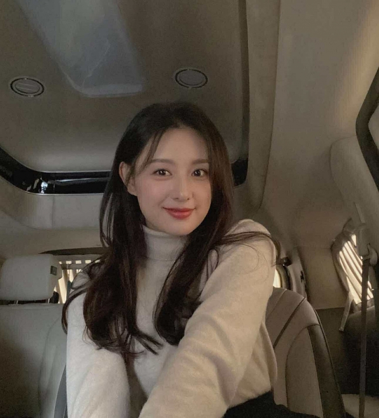 Kim Ji Won U35 vẫn gây sốt với nhan sắc trong trẻo và làn da đẹp mê hồn