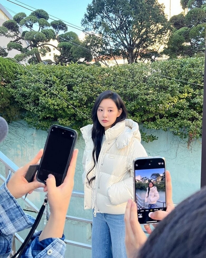 Kim Ji Won U35 vẫn gây sốt với nhan sắc trong trẻo và làn da đẹp mê hồn