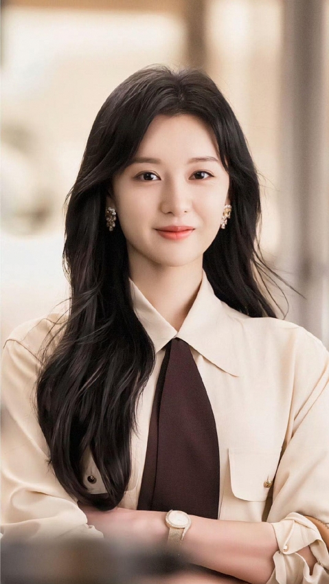Kim Ji Won U35 vẫn gây sốt với nhan sắc trong trẻo và làn da đẹp mê hồn