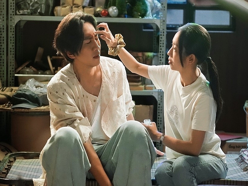 Lee Kwang Soo đóng cặp cùng Hoàng Hà, ngoài đời có bạn gái xinh đẹp