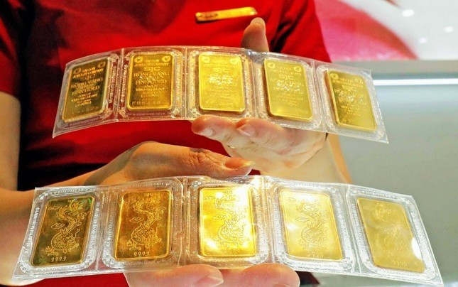 Giá vàng lập đỉnh, có nên mua lúc này?