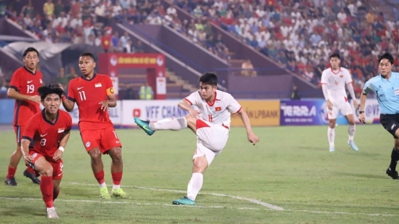 U23 Việt Nam thắng vất vả Singapore