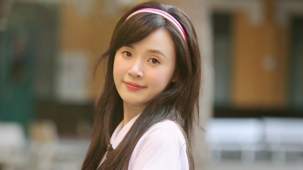 Midu bị soi nhan sắc 'càng ngày càng lạ'