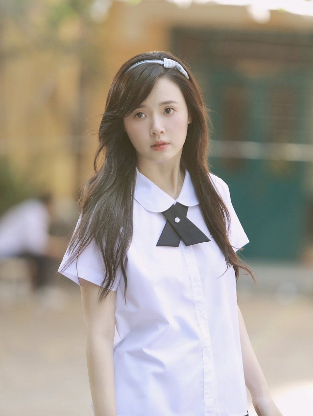 Midu bị soi nhan sắc 'càng ngày càng lạ'