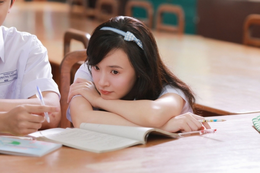 Midu bị soi nhan sắc 'càng ngày càng lạ'