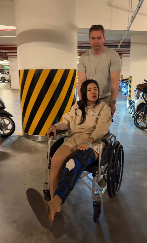Siêu mẫu Minh Tú hiện ra sao sau chấn thương?