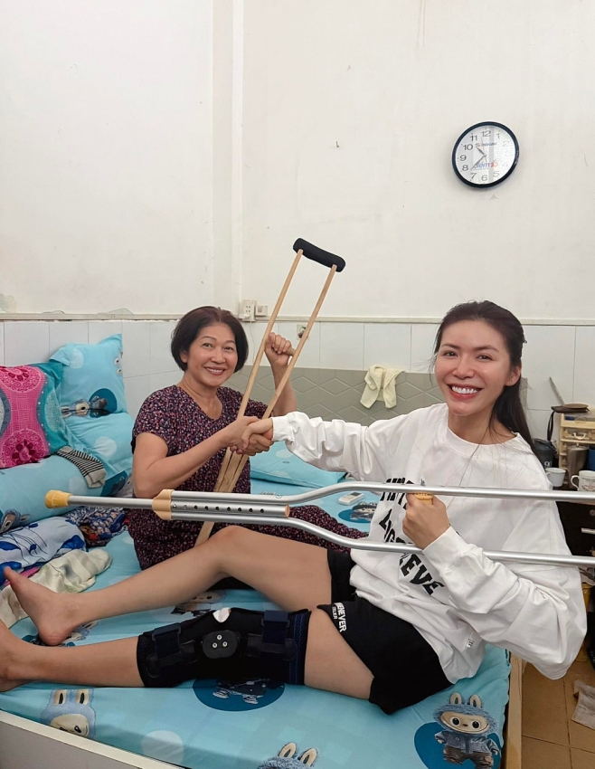 Siêu mẫu Minh Tú hiện ra sao sau chấn thương?