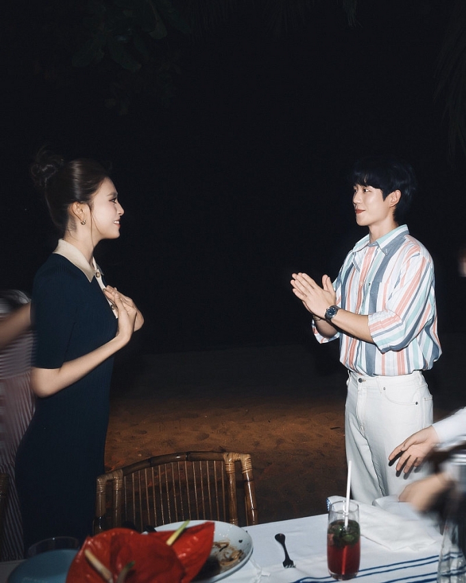 Hoa hậu Tiểu Vy xuất hiện rạng rỡ cùng Jung Hae In, Catriona Gray