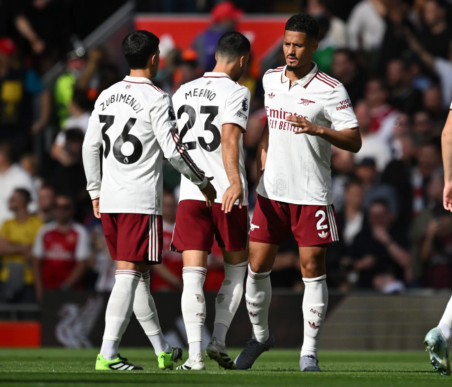 Arsenal khủng hoảng vì chấn thương
