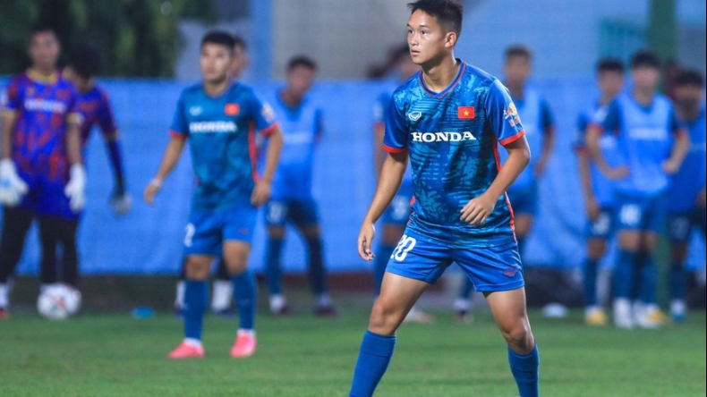 Được loạt CLB V-League săn đón, sao Việt kiều vẫn từ chối