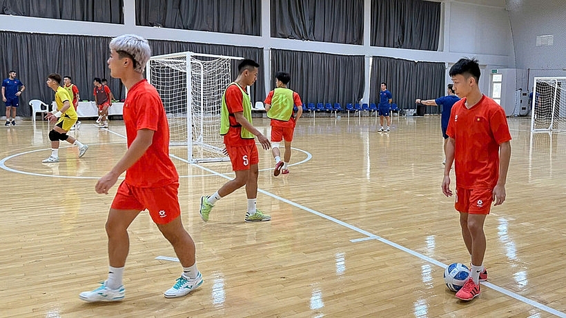 Đội tuyển futsal Việt Nam tích cực tập huấn tại Kuwait